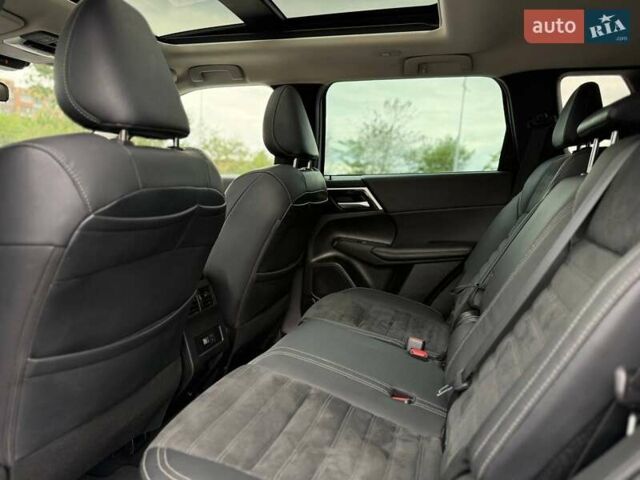 Белый Мицубиси Аутлендер, объемом двигателя 2.49 л и пробегом 70 тыс. км за 24900 $, фото 28 на Automoto.ua