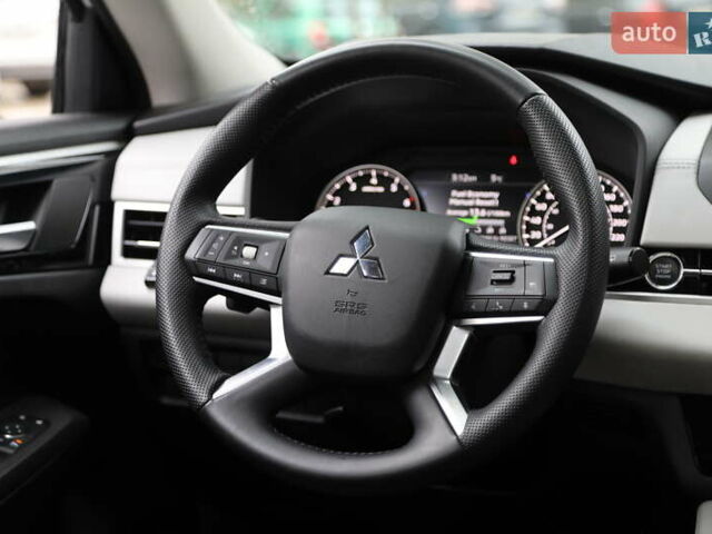 Міцубісі Аутлендер 2022 у Харкові на Automoto.ua Білий Міцубісі Аутлендер, об'ємом двигуна 2.49 л та пробігом 18 тис. км за 30500 $, фото 15 на Automoto.ua