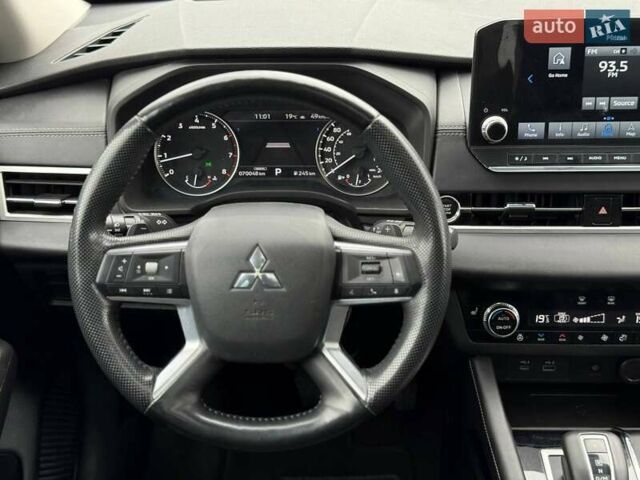 Белый Мицубиси Аутлендер, объемом двигателя 2.49 л и пробегом 70 тыс. км за 24900 $, фото 26 на Automoto.ua