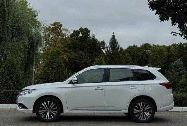 Міцубісі Аутлендер 2022 у Одесі на Automoto.ua Білий Міцубісі Аутлендер, об'ємом двигуна 0 л та пробігом 21 тис. км за 22000 $, фото 12 на Automoto.ua