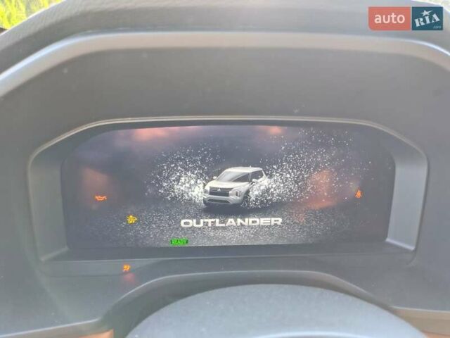 Белый Мицубиси Аутлендер, объемом двигателя 2.36 л и пробегом 43 тыс. км за 34300 $, фото 62 на Automoto.ua