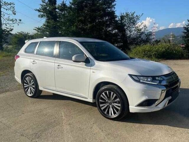 Белый Мицубиси Аутлендер, объемом двигателя 2 л и пробегом 77 тыс. км за 18200 $, фото 3 на Automoto.ua