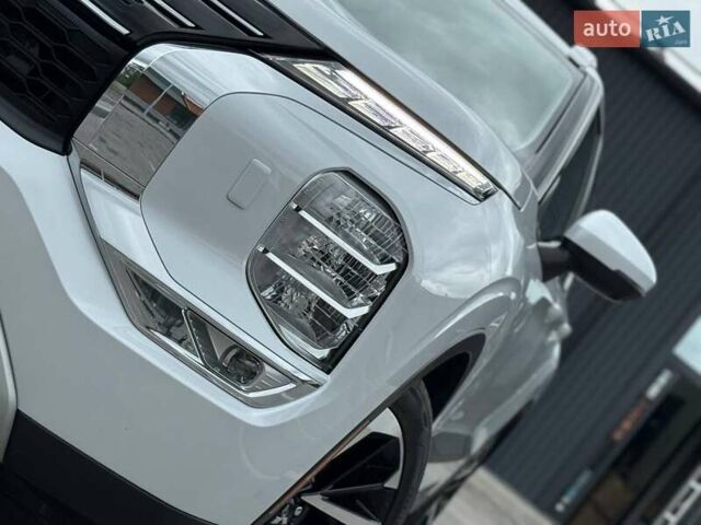 Белый Мицубиси Аутлендер, объемом двигателя 2.49 л и пробегом 70 тыс. км за 24900 $, фото 4 на Automoto.ua