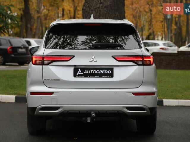 Міцубісі Аутлендер 2022 у Харкові на Automoto.ua Білий Міцубісі Аутлендер, об'ємом двигуна 2.49 л та пробігом 18 тис. км за 30500 $, фото 4 на Automoto.ua