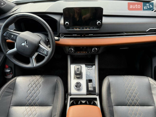 Мицубиси Аутлендер 2022 в Днепре (Днепропетровске) на Automoto.ua Белый Мицубиси Аутлендер, объемом двигателя 2.36 л и пробегом 44 тыс. км за 37300 $, фото 15 на Automoto.ua