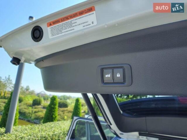 Белый Мицубиси Аутлендер, объемом двигателя 2.36 л и пробегом 43 тыс. км за 34300 $, фото 48 на Automoto.ua