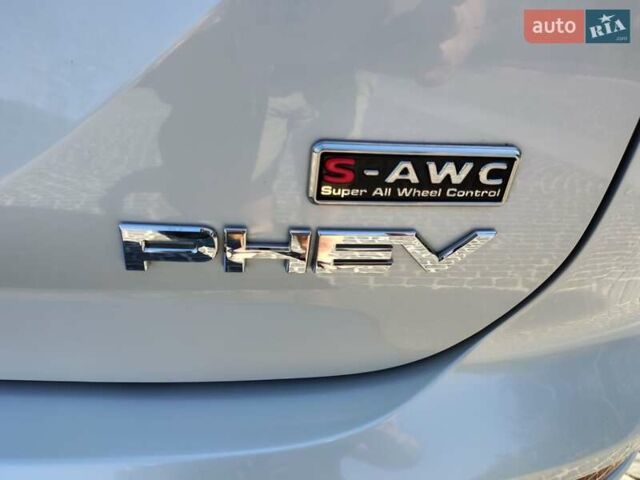 Белый Мицубиси Аутлендер, объемом двигателя 2.36 л и пробегом 43 тыс. км за 34300 $, фото 23 на Automoto.ua