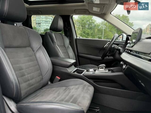 Белый Мицубиси Аутлендер, объемом двигателя 2.49 л и пробегом 70 тыс. км за 25500 $, фото 32 на Automoto.ua