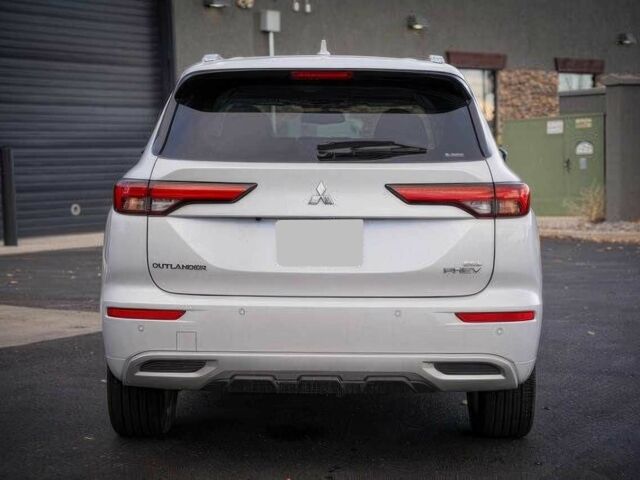 Белый Мицубиси Аутлендер, объемом двигателя 2.4 л и пробегом 30 тыс. км за 14000 $, фото 4 на Automoto.ua