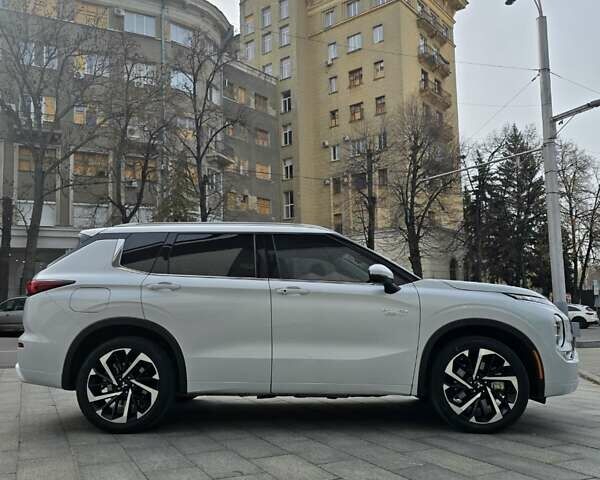 Білий Міцубісі Аутлендер, об'ємом двигуна 2.4 л та пробігом 67 тис. км за 39500 $, фото 4 на Automoto.ua