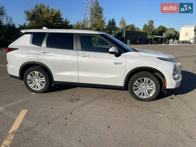 Белый Мицубиси Аутлендер, объемом двигателя 2.36 л и пробегом 33 тыс. км за 36500 $, фото 9 на Automoto.ua