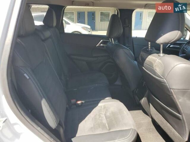 Белый Мицубиси Аутлендер, объемом двигателя 2.49 л и пробегом 43 тыс. км за 14318 $, фото 8 на Automoto.ua