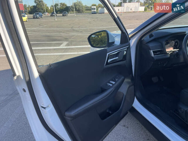 Белый Мицубиси Аутлендер, объемом двигателя 2.36 л и пробегом 33 тыс. км за 34600 $, фото 24 на Automoto.ua