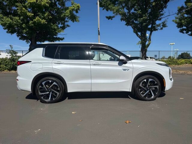 Белый Мицубиси Аутлендер, объемом двигателя 0 л и пробегом 24 тыс. км за 18500 $, фото 6 на Automoto.ua