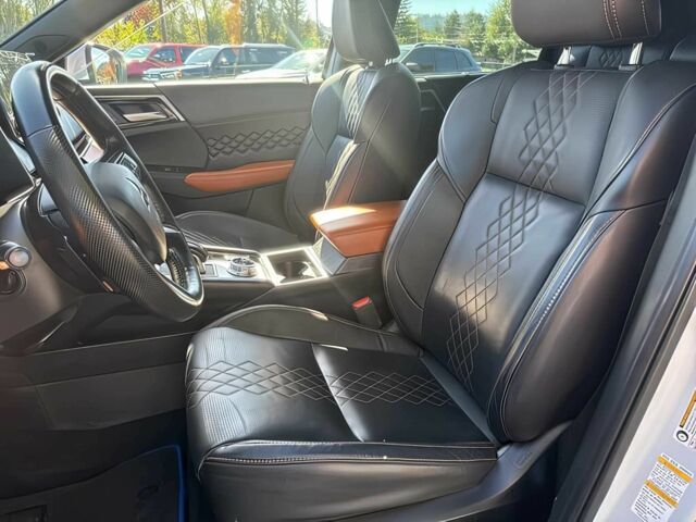 Белый Мицубиси Аутлендер, объемом двигателя 0 л и пробегом 24 тыс. км за 18500 $, фото 7 на Automoto.ua