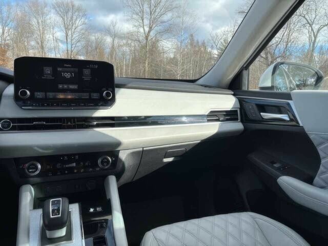 Білий Міцубісі Аутлендер, об'ємом двигуна 2 л та пробігом 23 тис. км за 9500 $, фото 8 на Automoto.ua