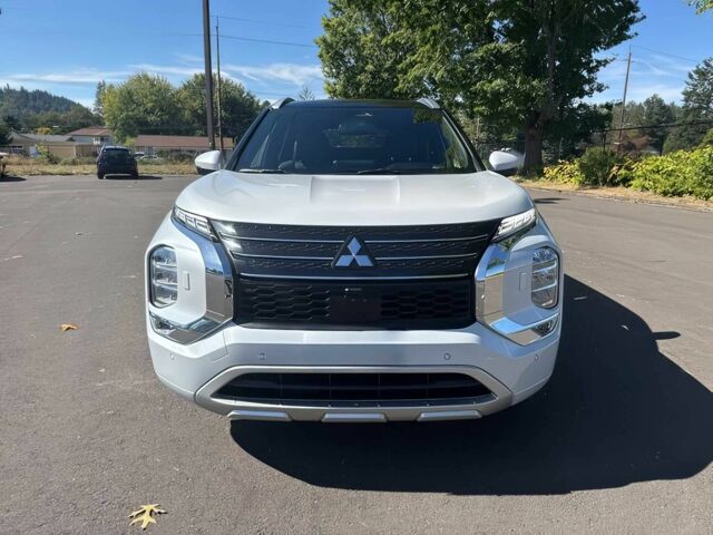 Белый Мицубиси Аутлендер, объемом двигателя 0 л и пробегом 24 тыс. км за 18500 $, фото 1 на Automoto.ua