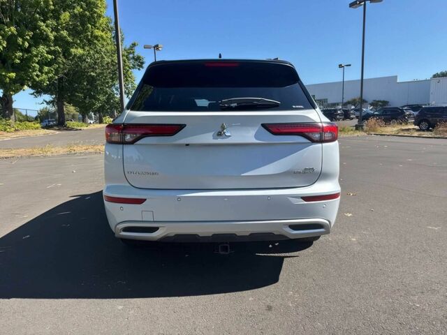 Белый Мицубиси Аутлендер, объемом двигателя 0 л и пробегом 24 тыс. км за 18500 $, фото 4 на Automoto.ua