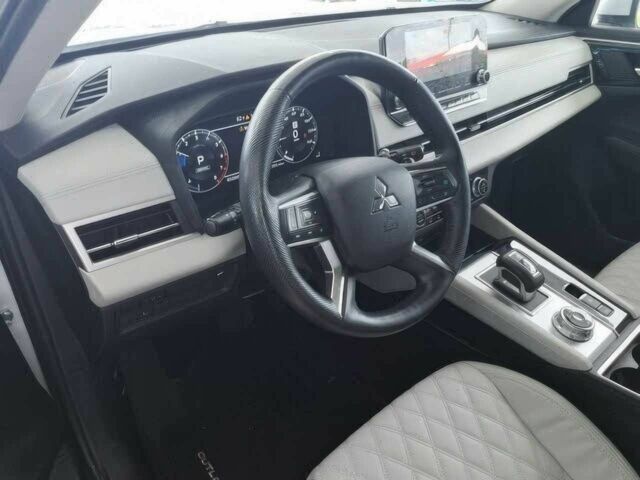 Білий Міцубісі Аутлендер, об'ємом двигуна 2.5 л та пробігом 12 тис. км за 12000 $, фото 6 на Automoto.ua