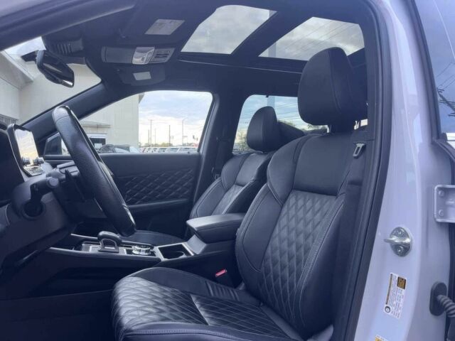 Білий Міцубісі Аутлендер, об'ємом двигуна 2.5 л та пробігом 24 тис. км за 26400 $, фото 9 на Automoto.ua