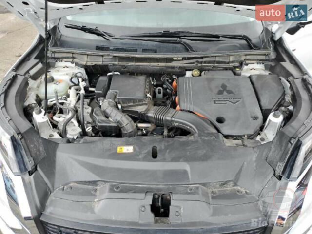 Белый Мицубиси Аутлендер, объемом двигателя 2.5 л и пробегом 86 тыс. км за 29500 $, фото 9 на Automoto.ua