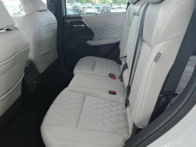 Білий Міцубісі Аутлендер, об'ємом двигуна 2.5 л та пробігом 12 тис. км за 12000 $, фото 10 на Automoto.ua