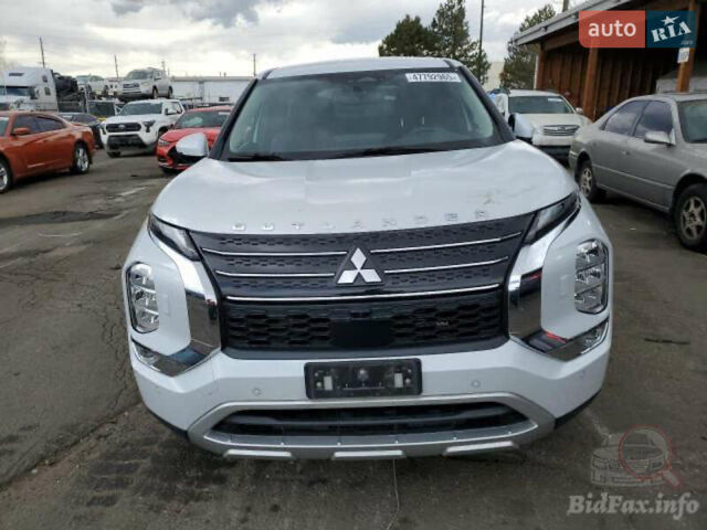 Белый Мицубиси Аутлендер, объемом двигателя 2.5 л и пробегом 86 тыс. км за 29500 $, фото 2 на Automoto.ua