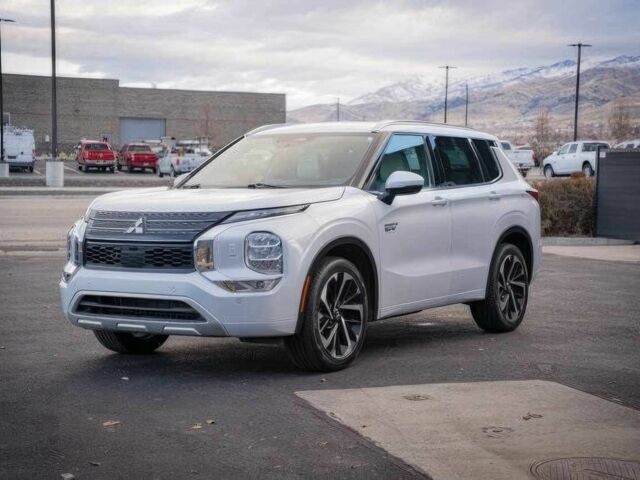 Белый Мицубиси Аутлендер, объемом двигателя 2.4 л и пробегом 30 тыс. км за 14000 $, фото 2 на Automoto.ua