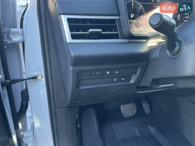 Белый Мицубиси Аутлендер, объемом двигателя 2.36 л и пробегом 33 тыс. км за 36500 $, фото 11 на Automoto.ua