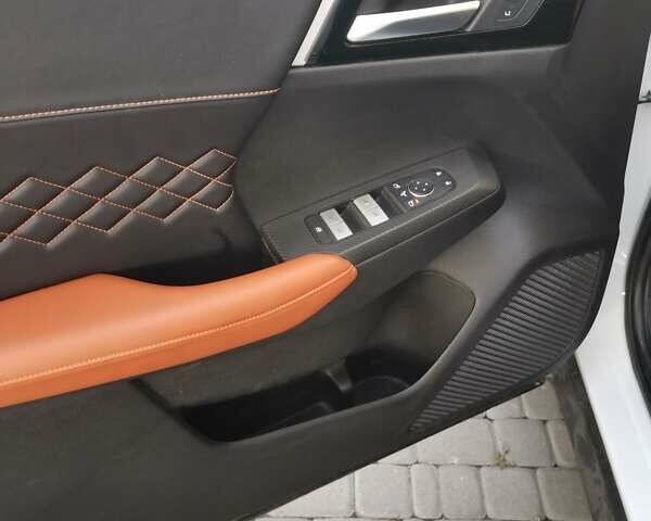 Белый Мицубиси Аутлендер, объемом двигателя 2.4 л и пробегом 61 тыс. км за 37000 $, фото 4 на Automoto.ua