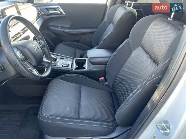 Белый Мицубиси Аутлендер, объемом двигателя 2.36 л и пробегом 33 тыс. км за 34600 $, фото 23 на Automoto.ua