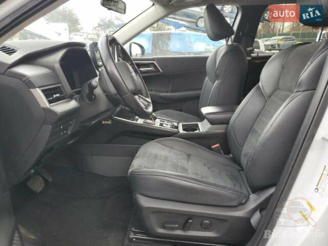 Белый Мицубиси Аутлендер, объемом двигателя 2.5 л и пробегом 86 тыс. км за 29500 $, фото 5 на Automoto.ua