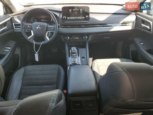 Белый Мицубиси Аутлендер, объемом двигателя 2.49 л и пробегом 43 тыс. км за 14318 $, фото 7 на Automoto.ua
