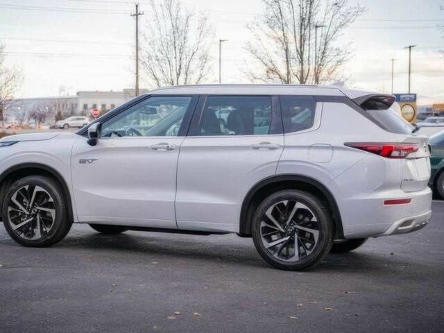 Белый Мицубиси Аутлендер, объемом двигателя 2.4 л и пробегом 30 тыс. км за 14000 $, фото 3 на Automoto.ua