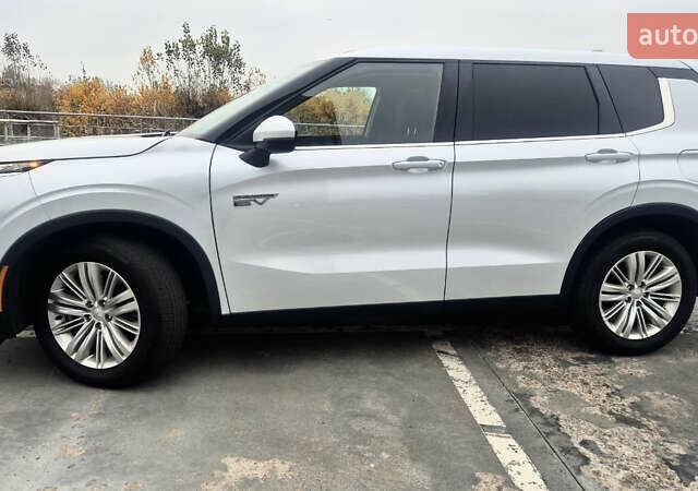 Белый Мицубиси Аутлендер, объемом двигателя 2.36 л и пробегом 33 тыс. км за 34600 $, фото 11 на Automoto.ua