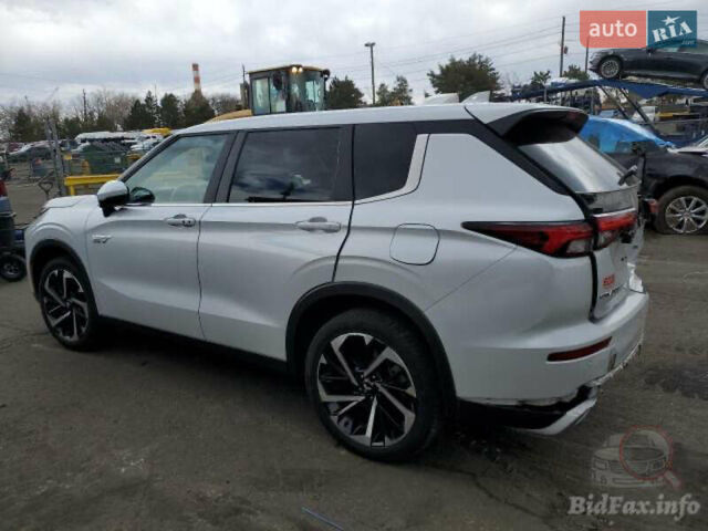 Белый Мицубиси Аутлендер, объемом двигателя 2.5 л и пробегом 86 тыс. км за 29500 $, фото 3 на Automoto.ua