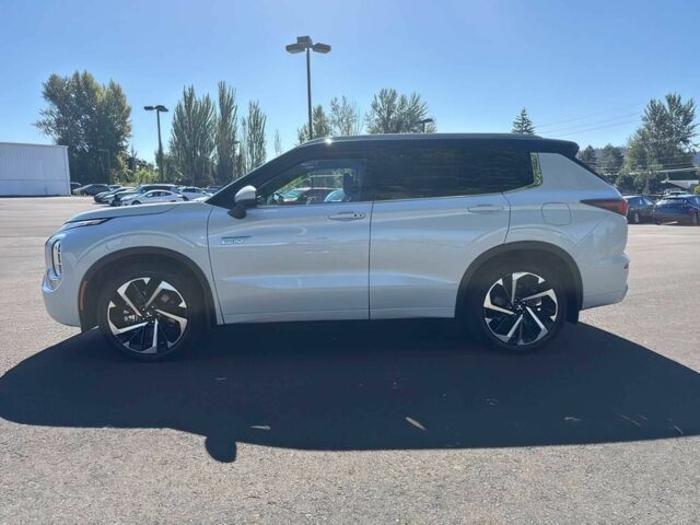 Белый Мицубиси Аутлендер, объемом двигателя 0 л и пробегом 24 тыс. км за 18500 $, фото 2 на Automoto.ua