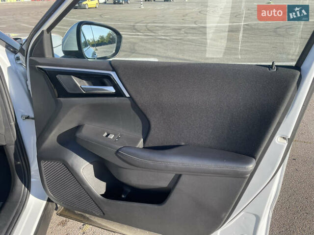 Белый Мицубиси Аутлендер, объемом двигателя 2.36 л и пробегом 33 тыс. км за 36500 $, фото 15 на Automoto.ua