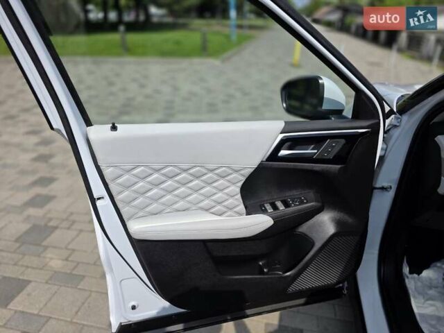 Белый Мицубиси Аутлендер, объемом двигателя 2.36 л и пробегом 1 тыс. км за 46500 $, фото 28 на Automoto.ua