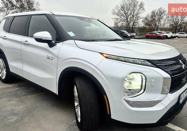 Белый Мицубиси Аутлендер, объемом двигателя 2.36 л и пробегом 33 тыс. км за 34600 $, фото 10 на Automoto.ua