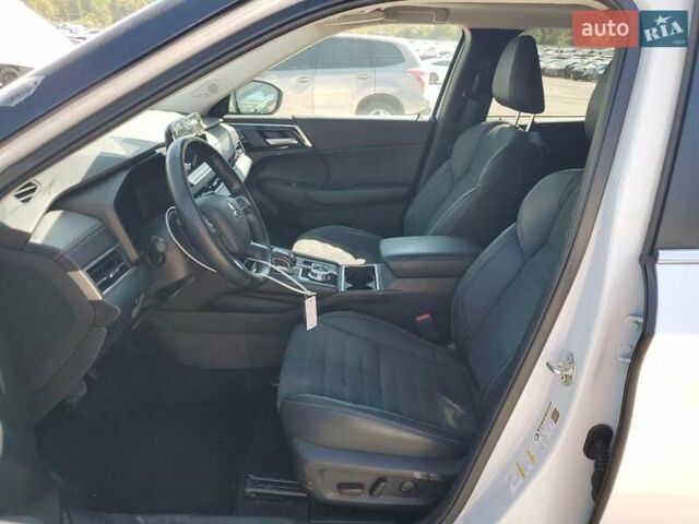Белый Мицубиси Аутлендер, объемом двигателя 2.49 л и пробегом 43 тыс. км за 14318 $, фото 6 на Automoto.ua