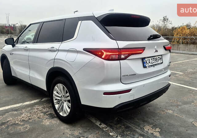 Белый Мицубиси Аутлендер, объемом двигателя 2.36 л и пробегом 33 тыс. км за 34600 $, фото 13 на Automoto.ua