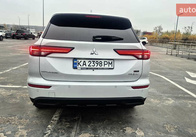 Белый Мицубиси Аутлендер, объемом двигателя 2.36 л и пробегом 33 тыс. км за 34600 $, фото 14 на Automoto.ua