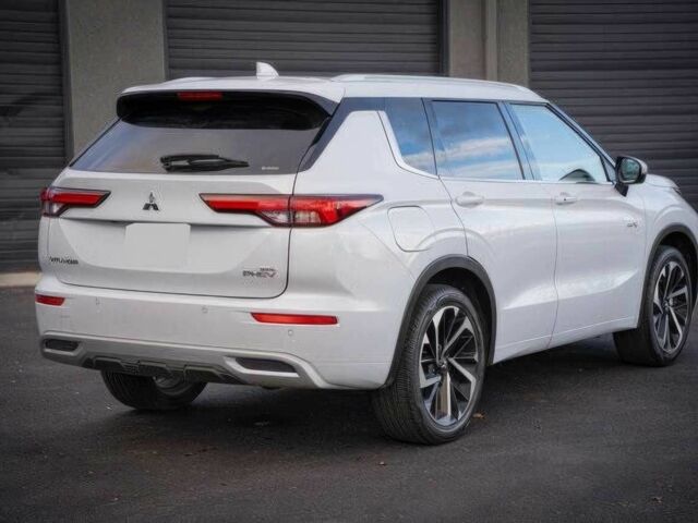 Белый Мицубиси Аутлендер, объемом двигателя 2.4 л и пробегом 30 тыс. км за 14000 $, фото 5 на Automoto.ua