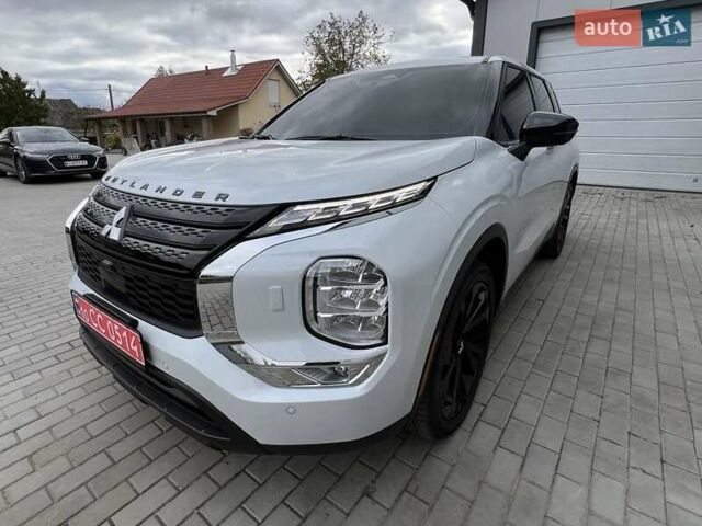 Белый Мицубиси Аутлендер, объемом двигателя 2.49 л и пробегом 45 тыс. км за 28500 $, фото 5 на Automoto.ua