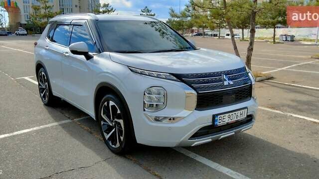 Мицубиси Аутлендер 2024 в Николаеве на Automoto.ua Белый Мицубиси Аутлендер, объемом двигателя 2.49 л и пробегом 7 тыс. км за 39800 $, фото 22 на Automoto.ua