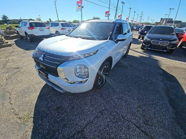 Белый Мицубиси Аутлендер, объемом двигателя 0 л и пробегом 48 тыс. км за 25300 $, фото 1 на Automoto.ua