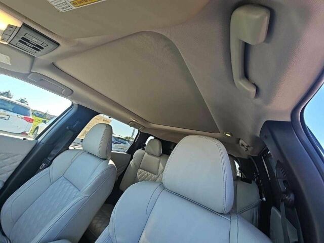 Белый Мицубиси Аутлендер, объемом двигателя 0 л и пробегом 48 тыс. км за 25300 $, фото 5 на Automoto.ua