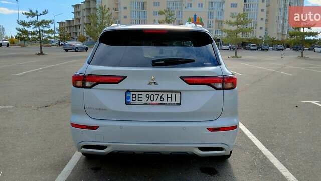 Мицубиси Аутлендер 2024 в Николаеве на Automoto.ua Белый Мицубиси Аутлендер, объемом двигателя 2.49 л и пробегом 7 тыс. км за 39800 $, фото 17 на Automoto.ua
