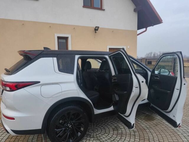 Белый Мицубиси Аутлендер, объемом двигателя 2.4 л и пробегом 20 тыс. км за 21000 $, фото 5 на Automoto.ua